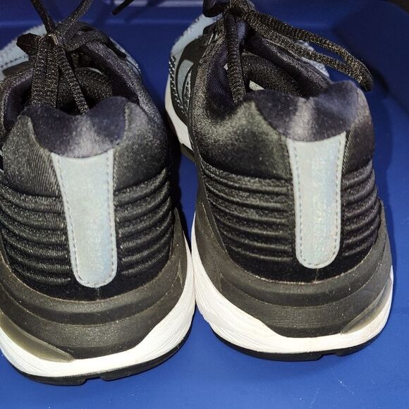 ASICS GT-2000  - Picture 4 of 8